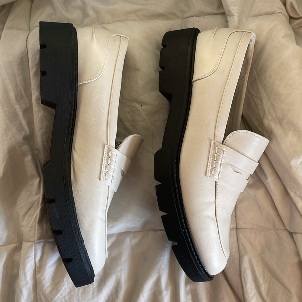Shoes - Picture 4 of 5